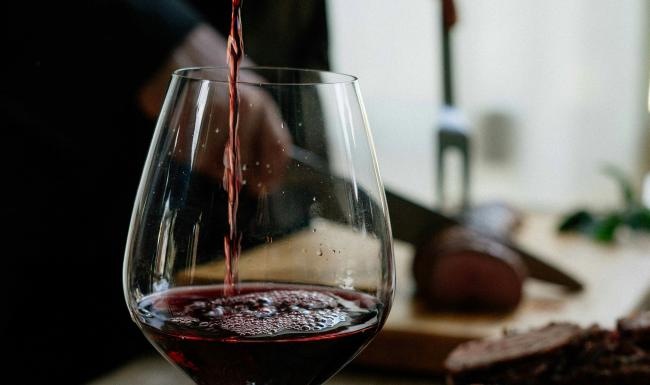 Vibrant community life with a variety of dining options Glass of wine at apartments in Stamford, 18 Dock.